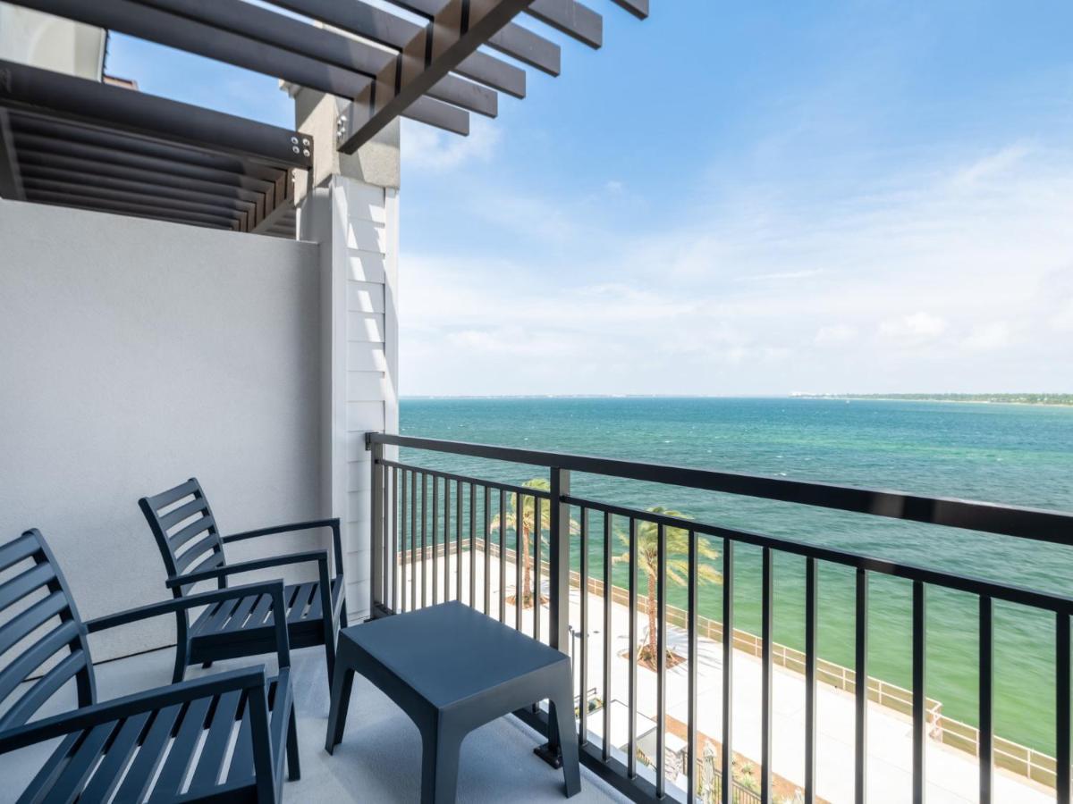 Premium King Room with Balcony and Bay View