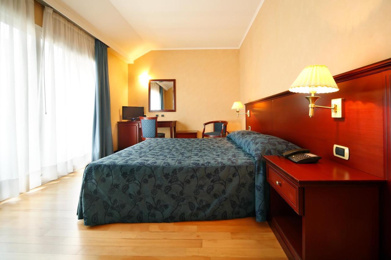 Double Room,61253875:JPEG