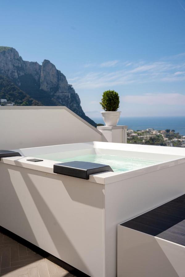 Suite with Spa Bath,1480734023:JPEG
