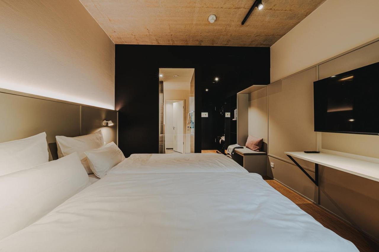 Standard Zimmer mit Kingsize-Bett