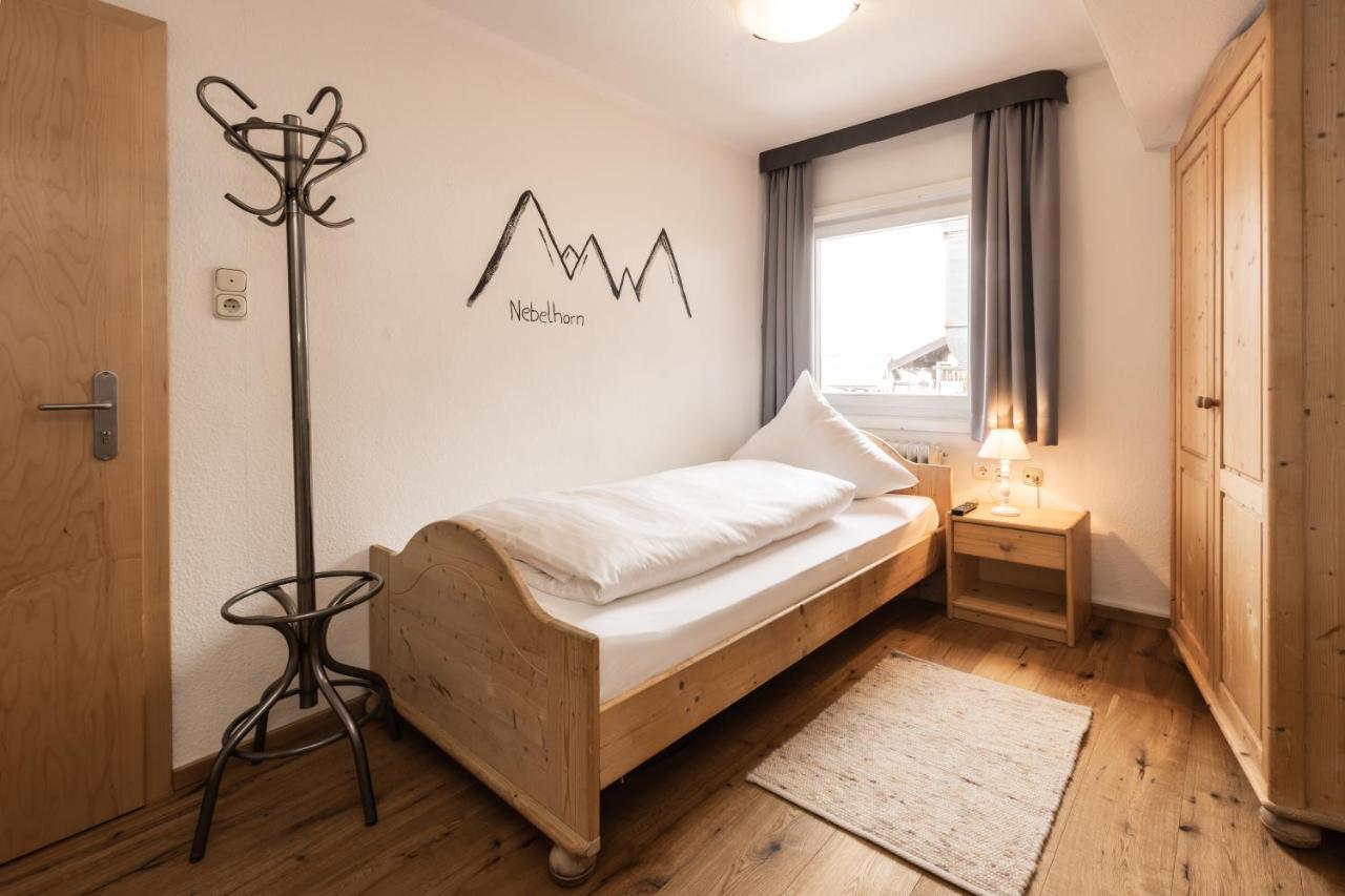 Single Room,1487860234:JPEG