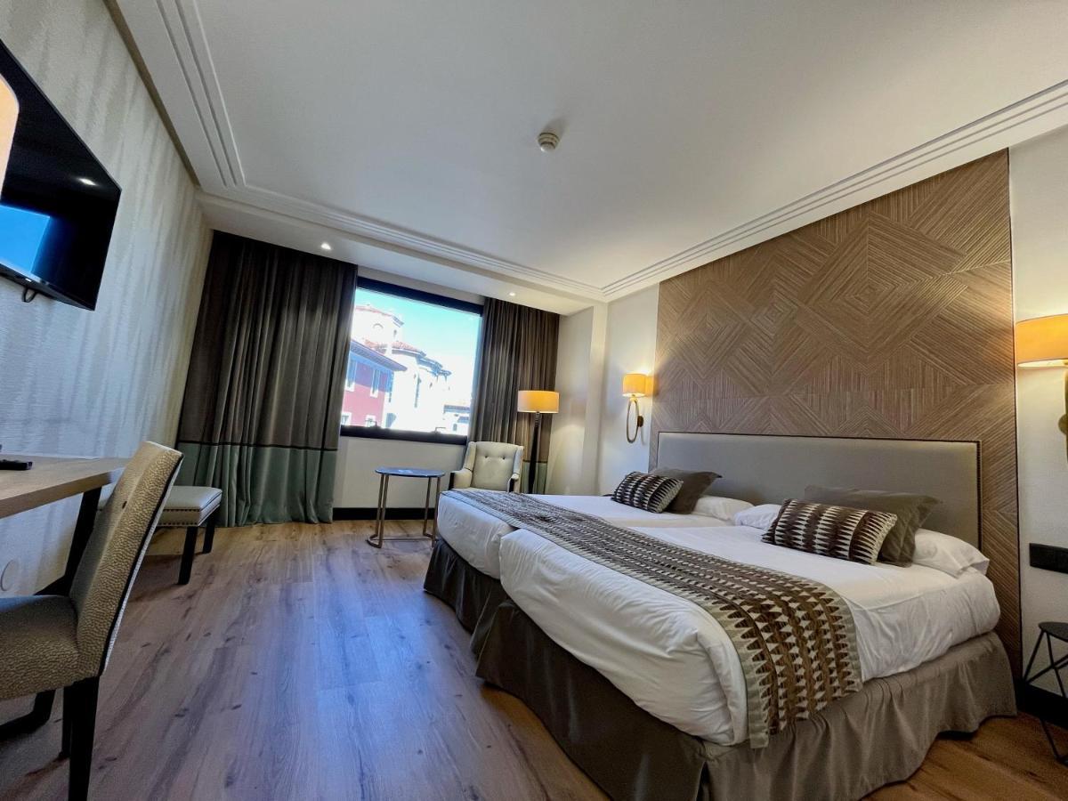 Habitación Doble con vistas a la ciudad (2 adultos + 1 niño) - 2 camas