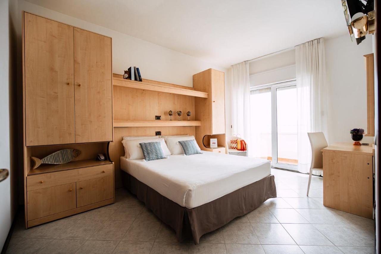 Family Room,1498478512:JPEG