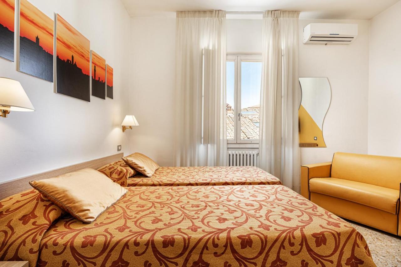 Economy Triple Room,1498476901:JPEG