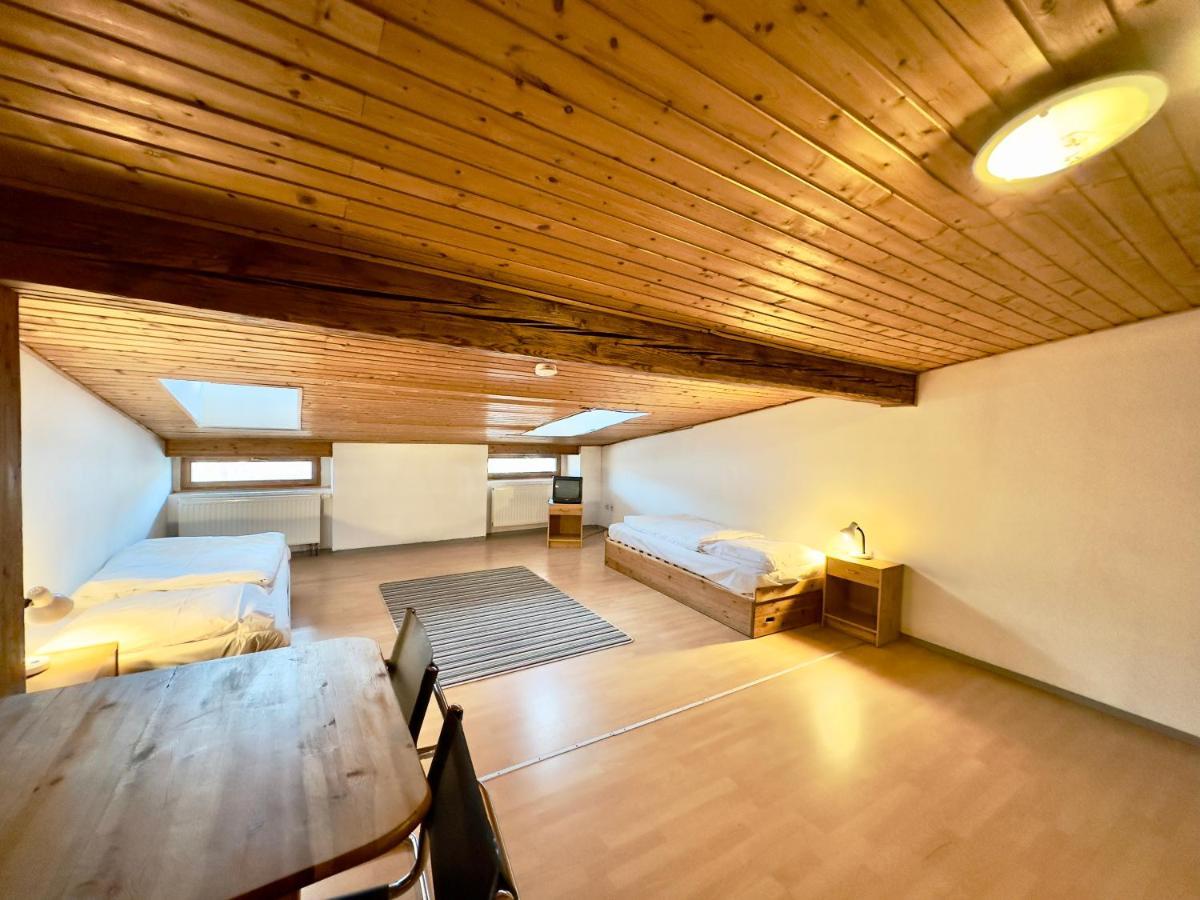 Dreibettzimmer mit Gemeinschaftsbad