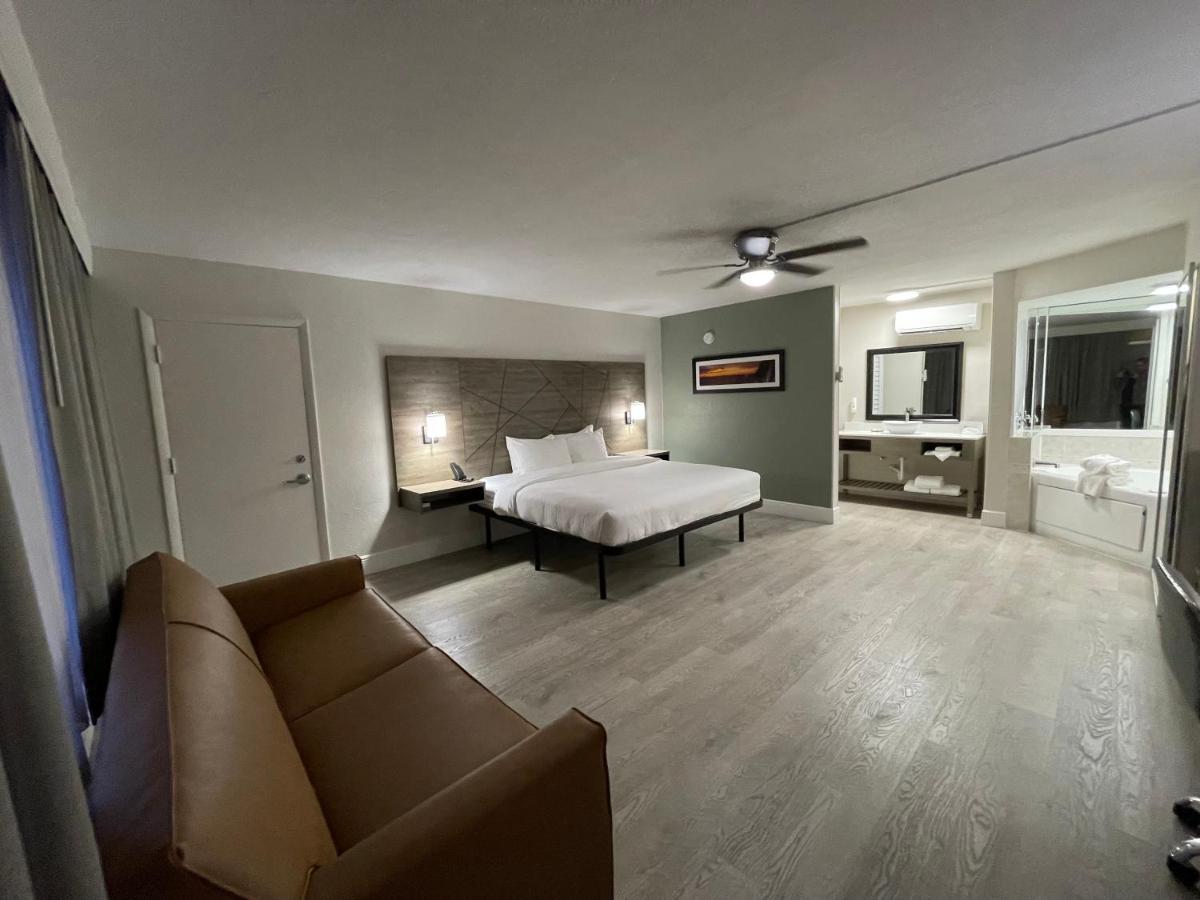 King Room with Jacuzzi - Non-Smoking