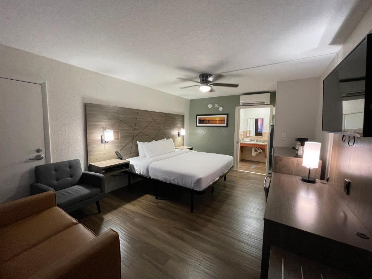 King Room - Accessible/Non-Smoking
