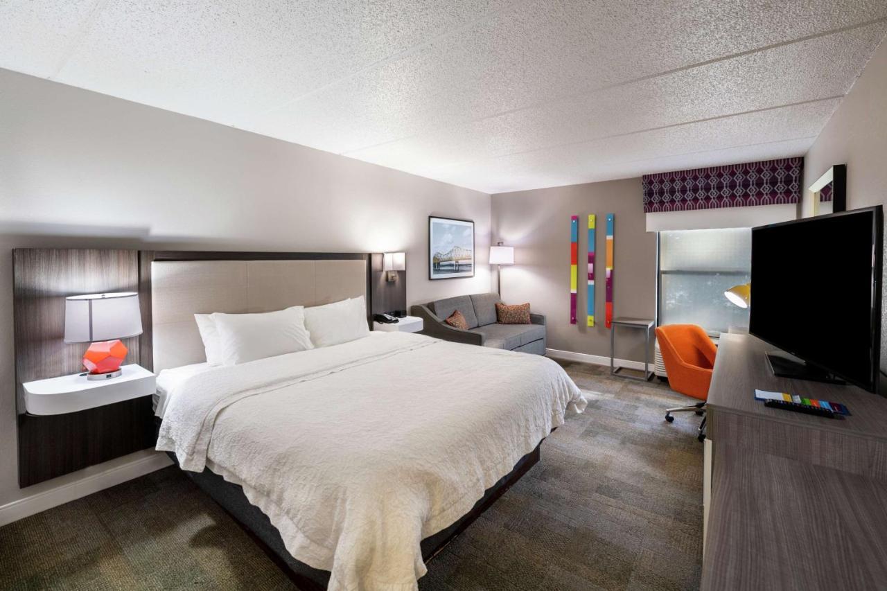 King Room with King Bed - Non-Smoking