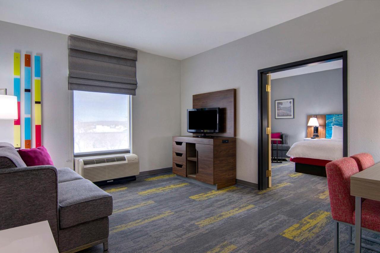 One-Bedroom King Suite with Sofa Bed - Non-Smoking