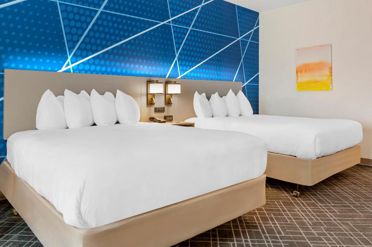 Quadruple Room with Two Queen Beds - Non Smoking