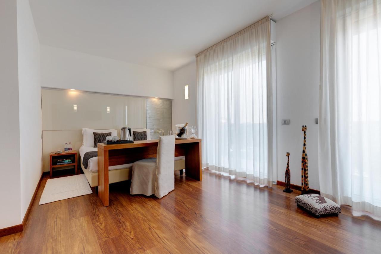 Junior Suite with Private Pool,1498689376:JPEG