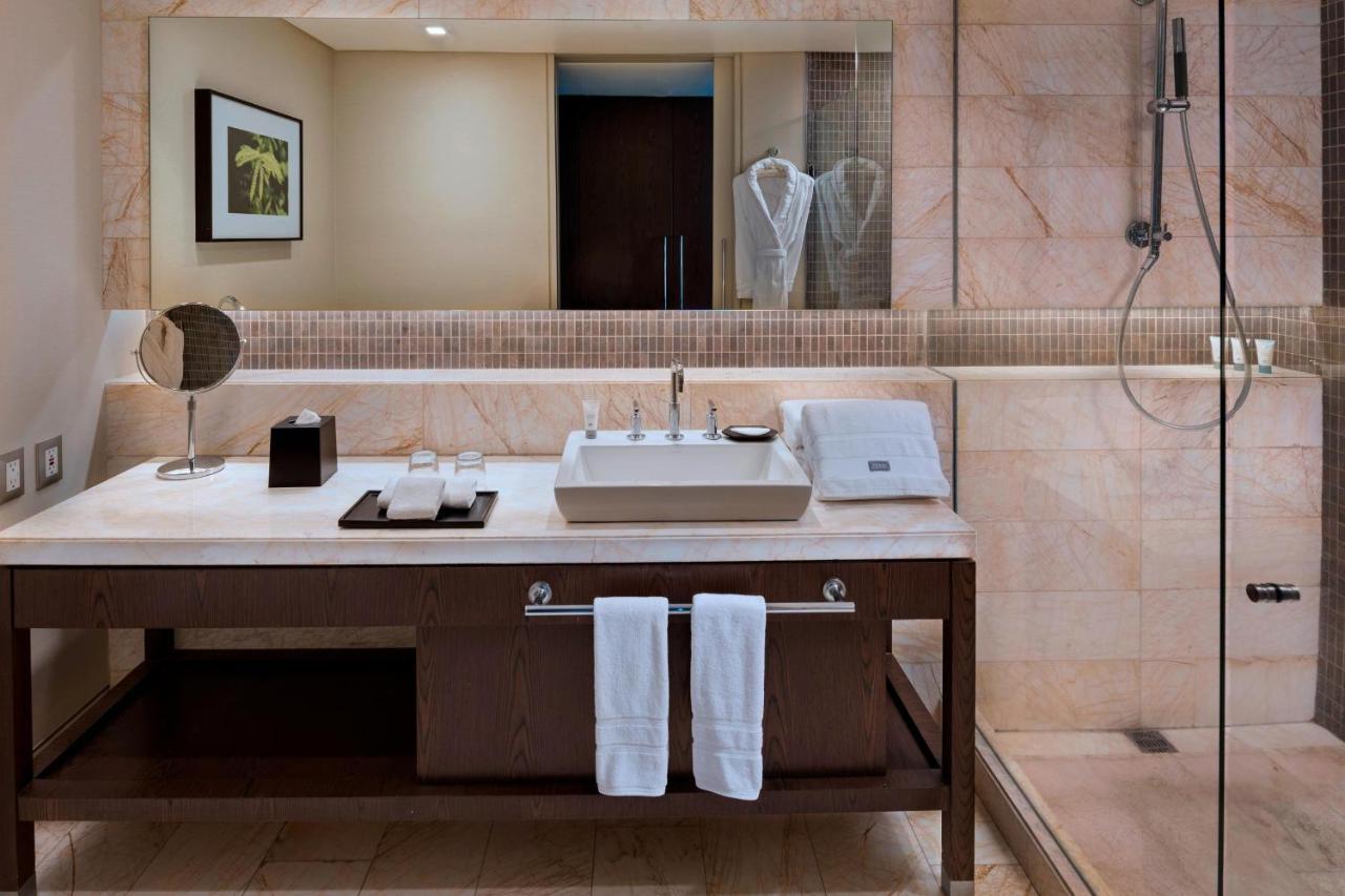 Club lounge access Guest room 1 King High floor,1498683919:JPEG