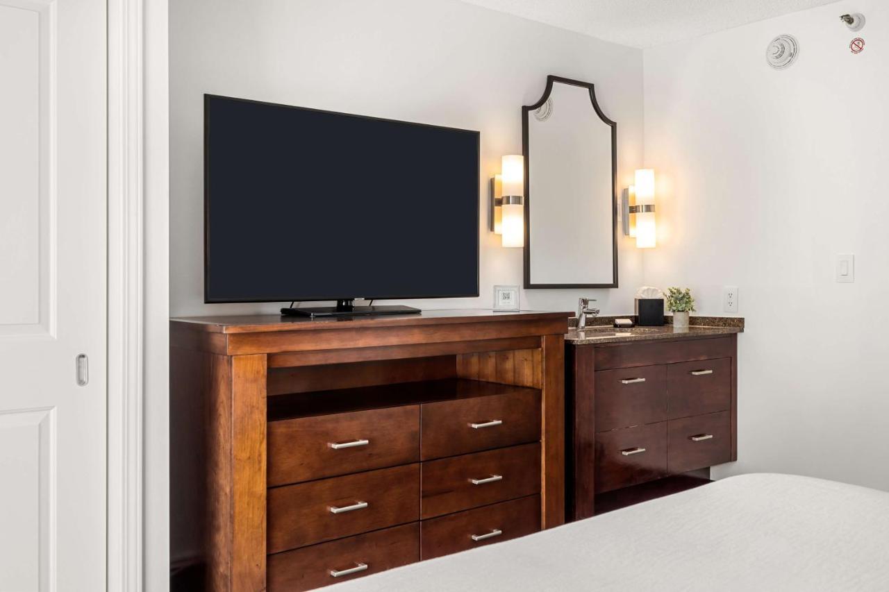 Two-Room Suite with One King Bed - Balcony - High Floor