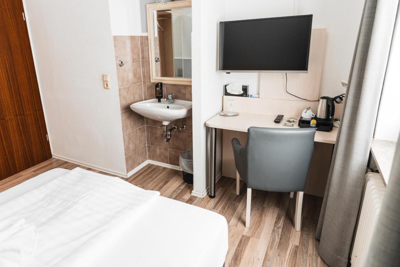 Single Room with Private External Bathroom,1498709434:JPEG