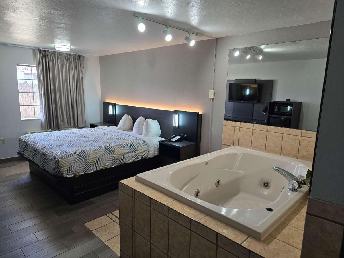 King Room with Spa Bath - Non-Smoking
