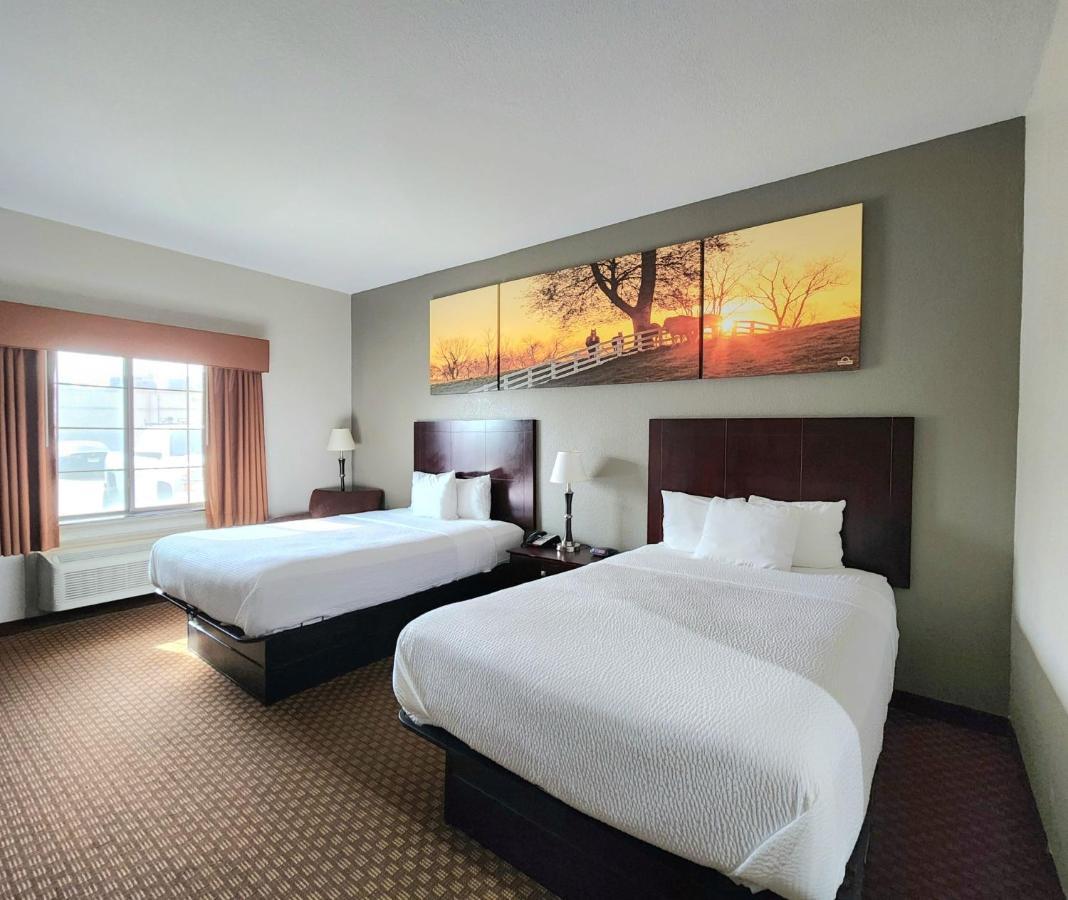 Queen Room with Two Queen Beds and Bath Tub - Mobility/Hearing Accessible - Non-Smoking