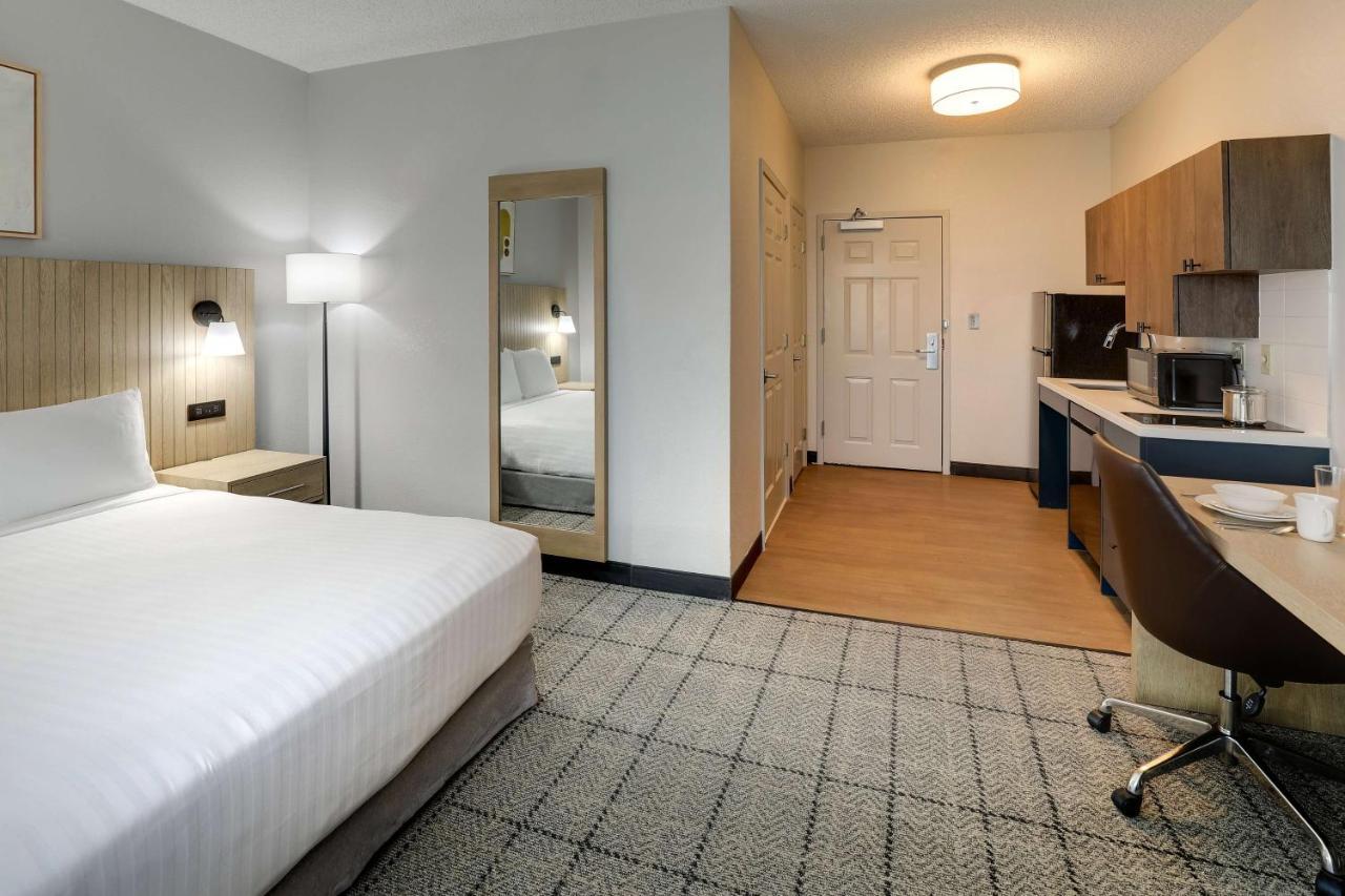 Studio Suite mit Queensize-Bett und rollstuhlgerechter Dusche - barrierefrei