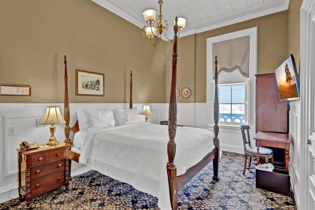 Standard Queen Room