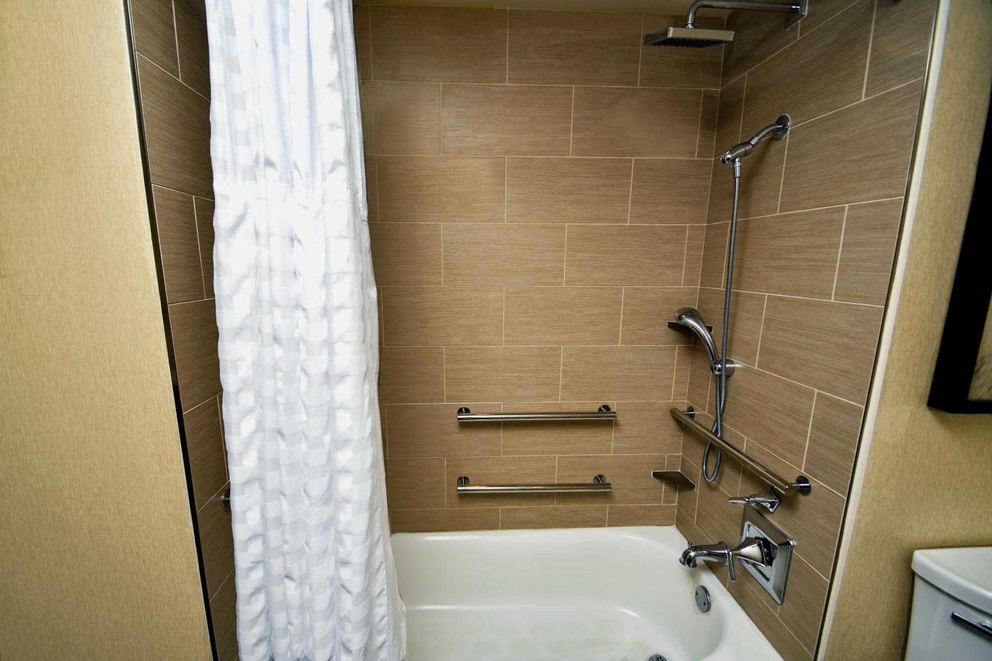 Queen Room Two Queen Beds Mobility Access