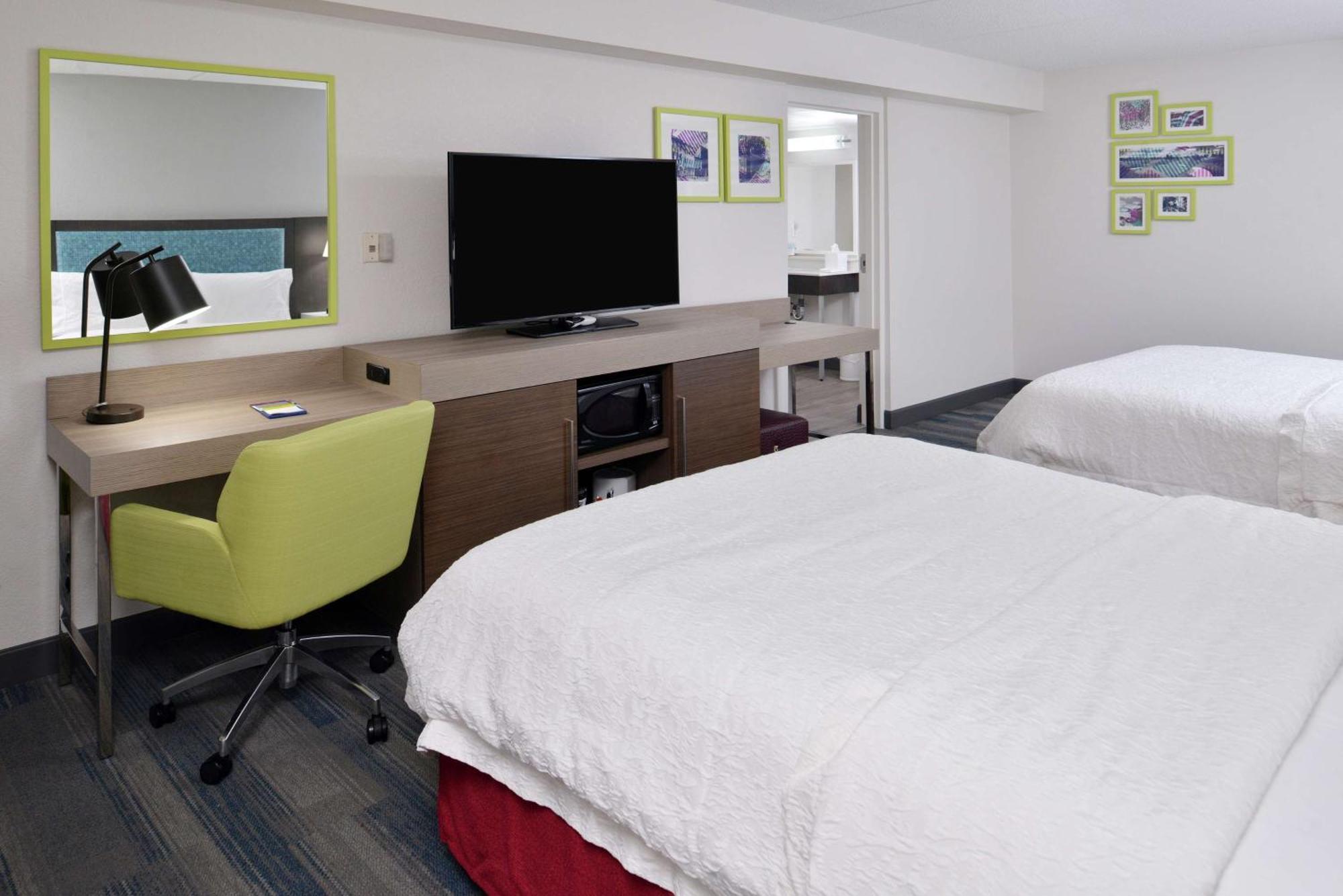 Queen Room Two Queen Beds Bath Tub Mobility Hearing Access or Non-Smoking,1283645809:JPEG