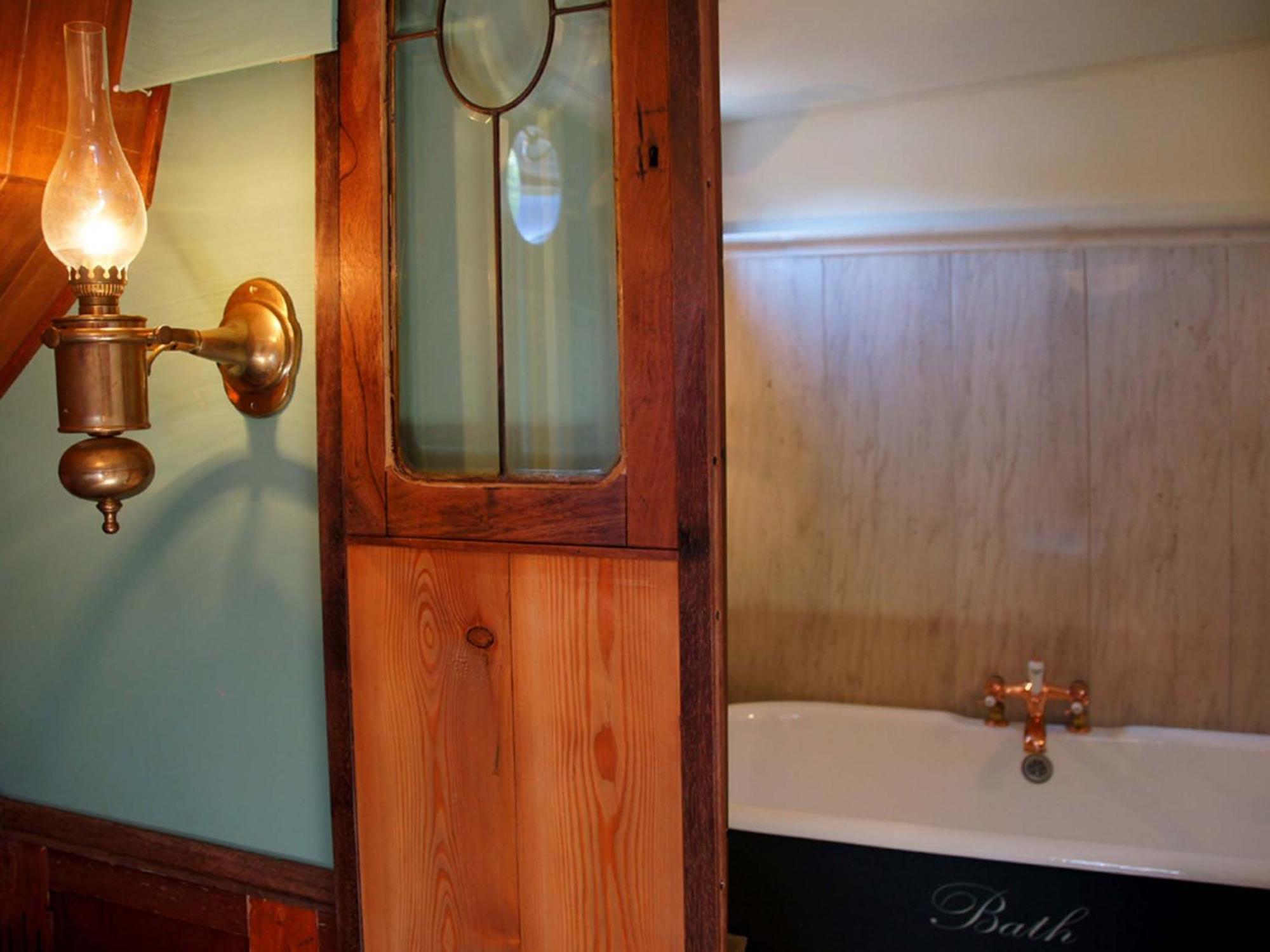 Classic Double Room Bath,1588177813:JPEG