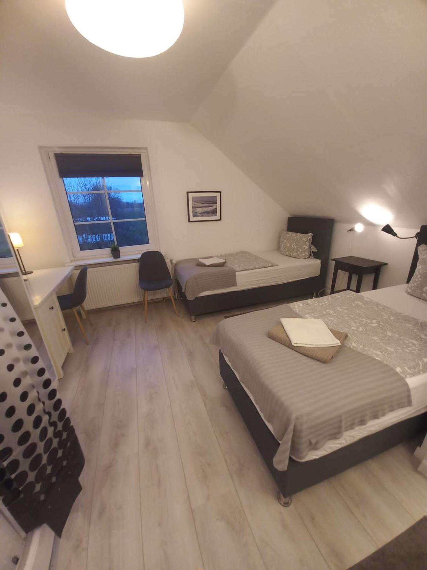 Zweibettzimmer mit eigenem Bad