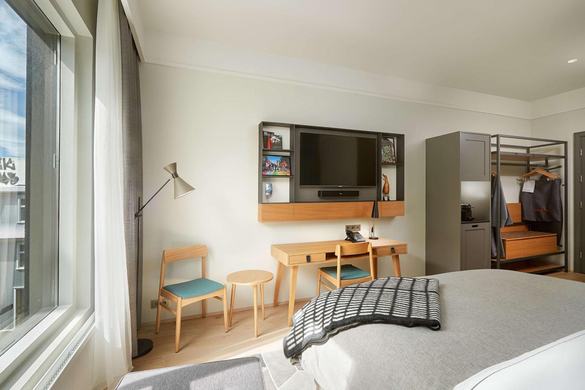 Zimmer mit Kingsize-Bett
