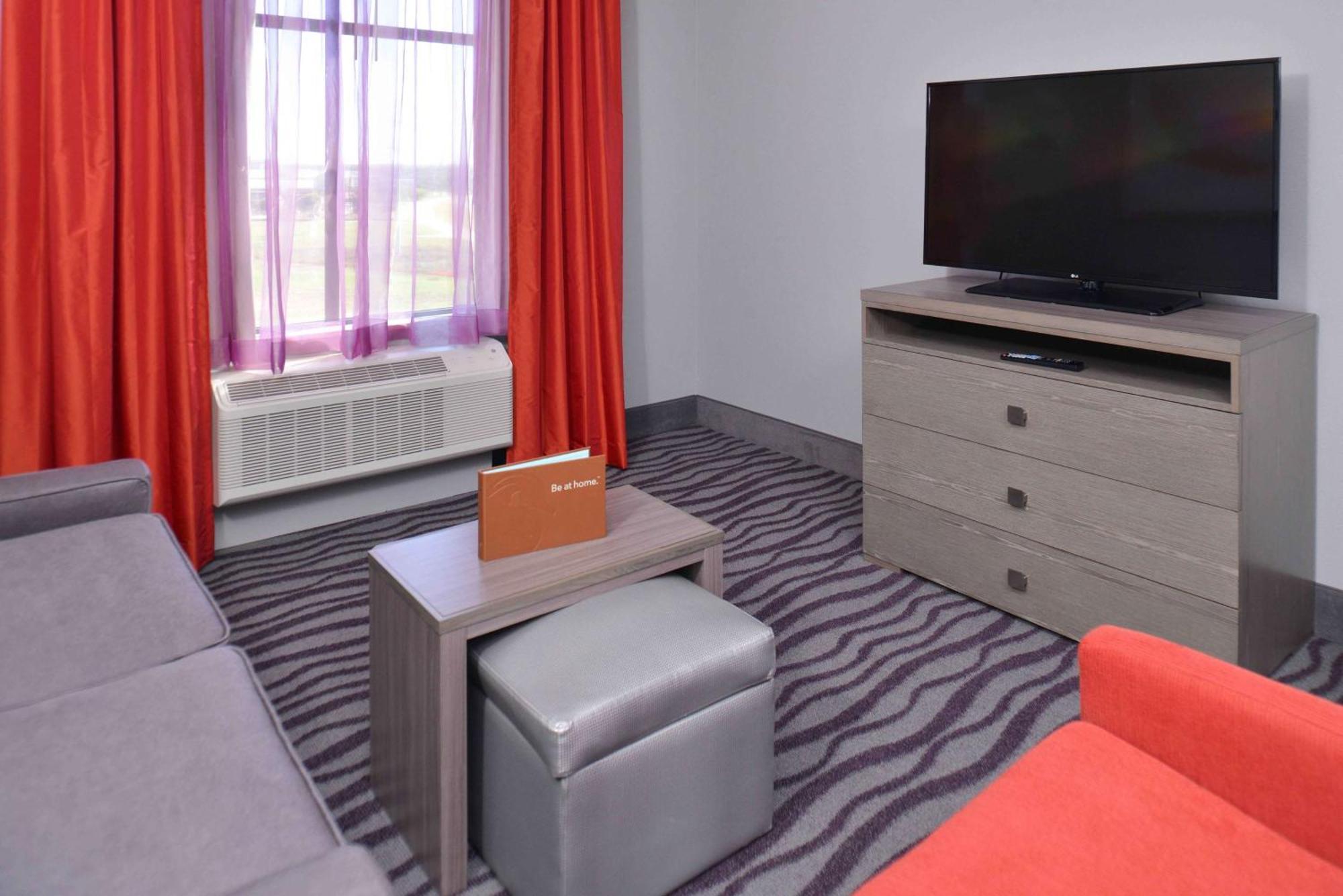 One-Bedroom King Suite - Non-Smoking