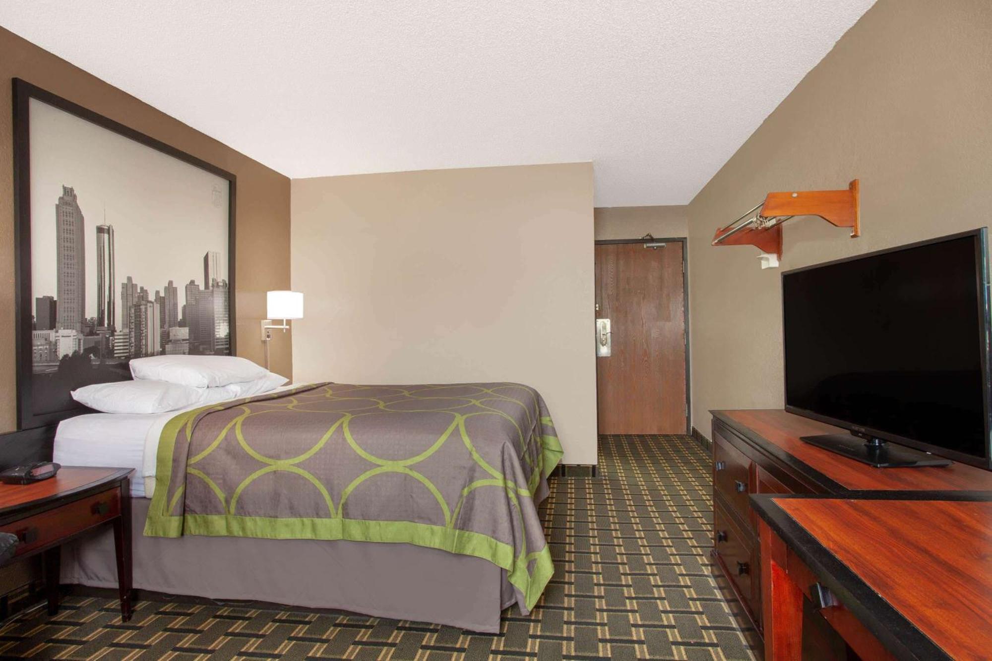 King Room with Bath Tub - Mobility Accessible/Non-Smoking