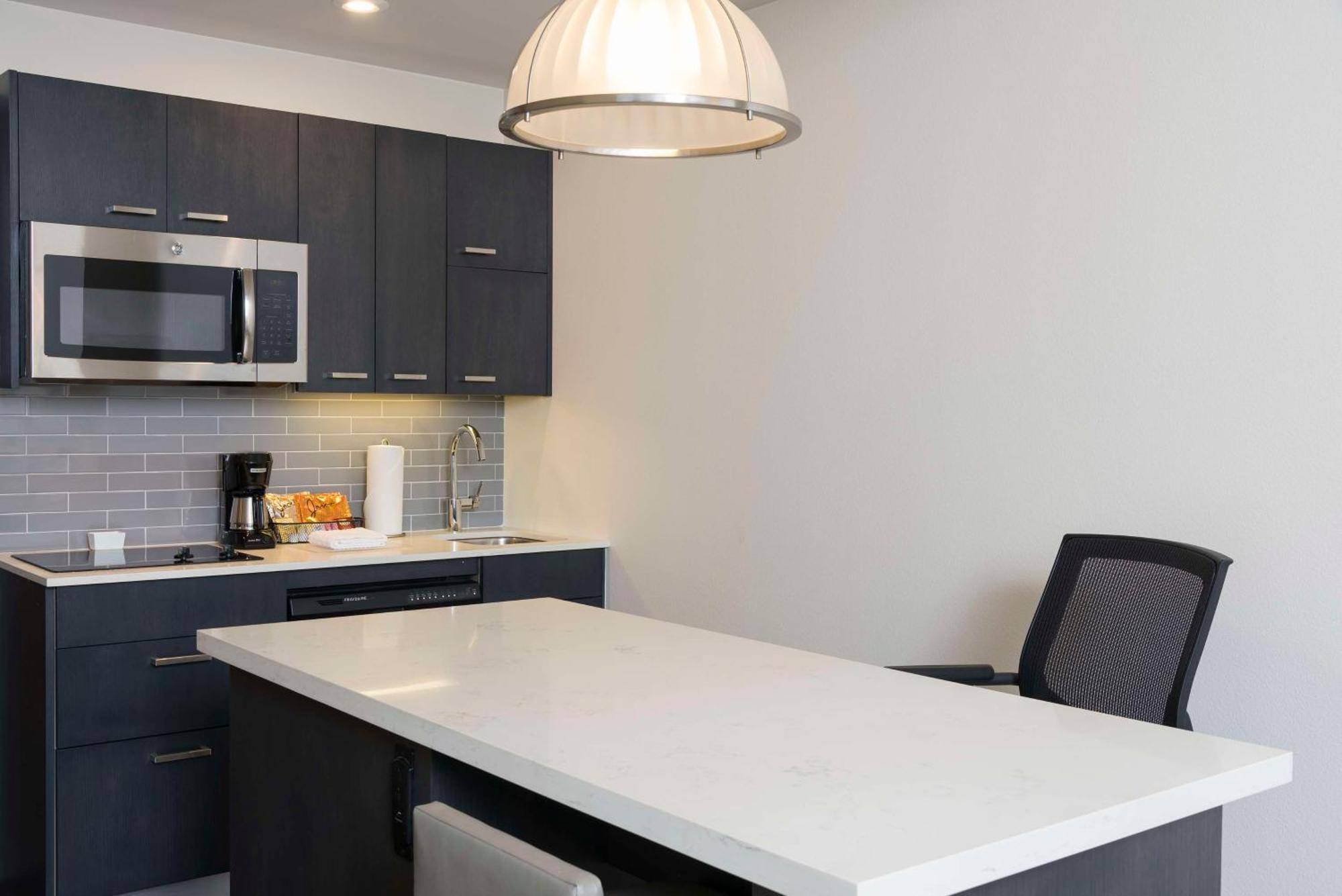 King Studio Suite Kitchen