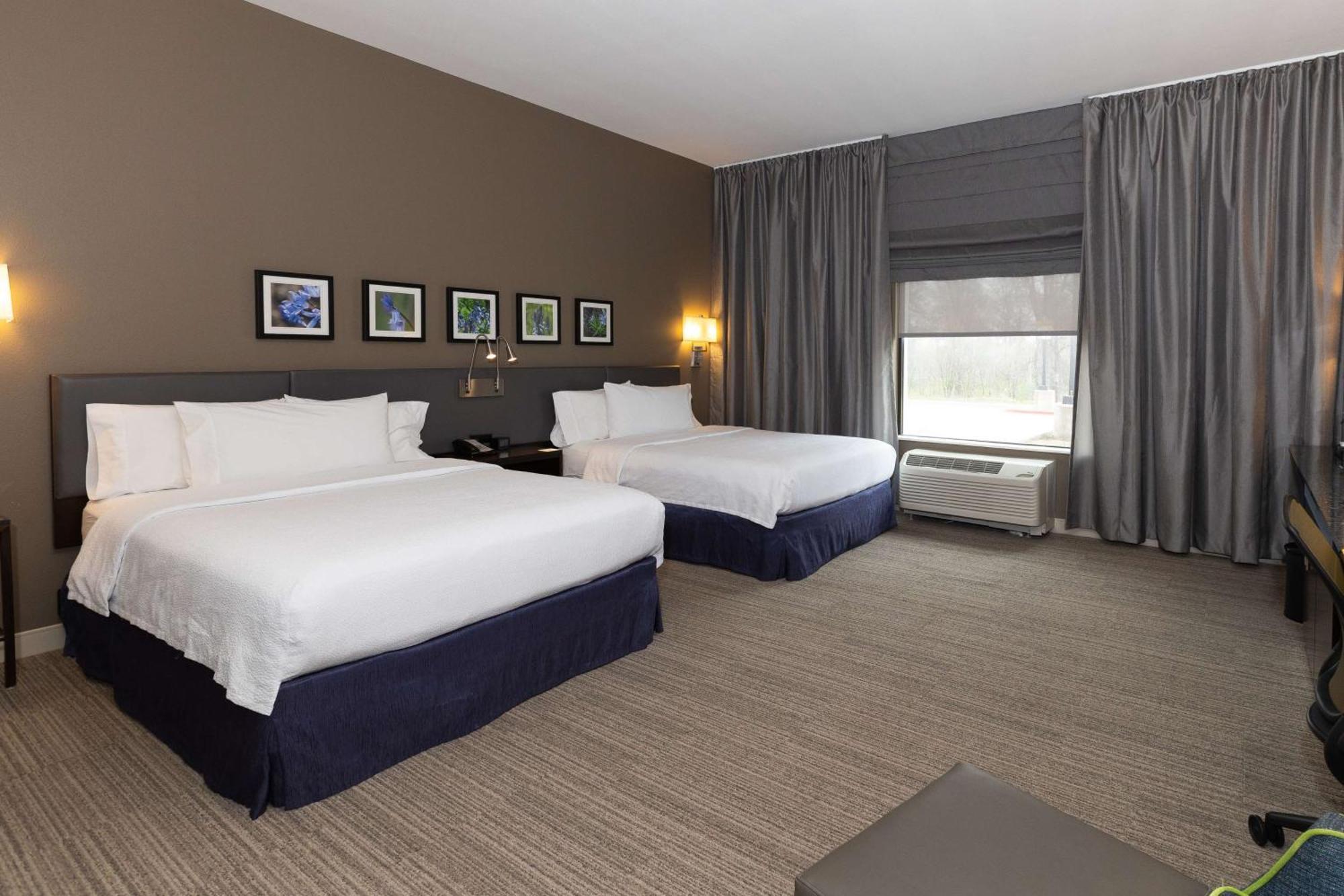 Queen Room Two Queen Beds