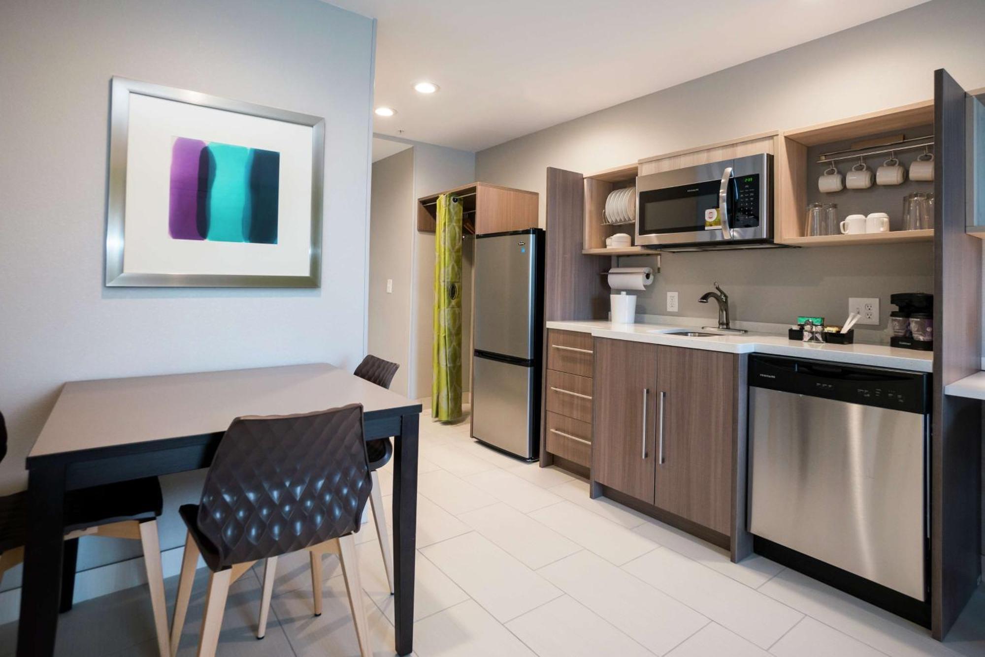 One-Bedroom King Suite - Non-Smoking