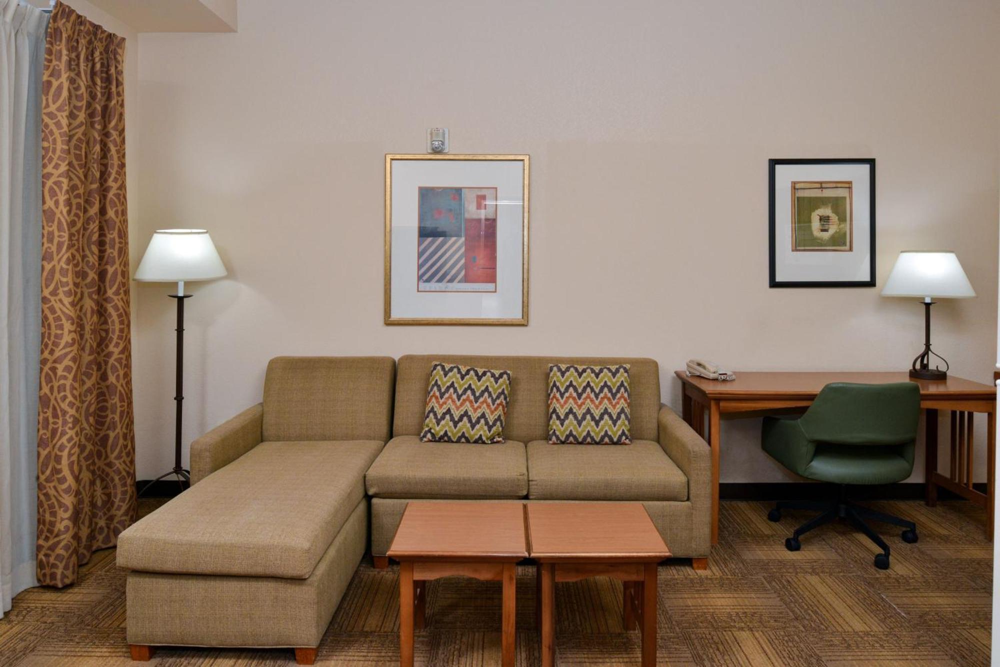 One-Bedroom Suite - Communications/Mobility Accessible
