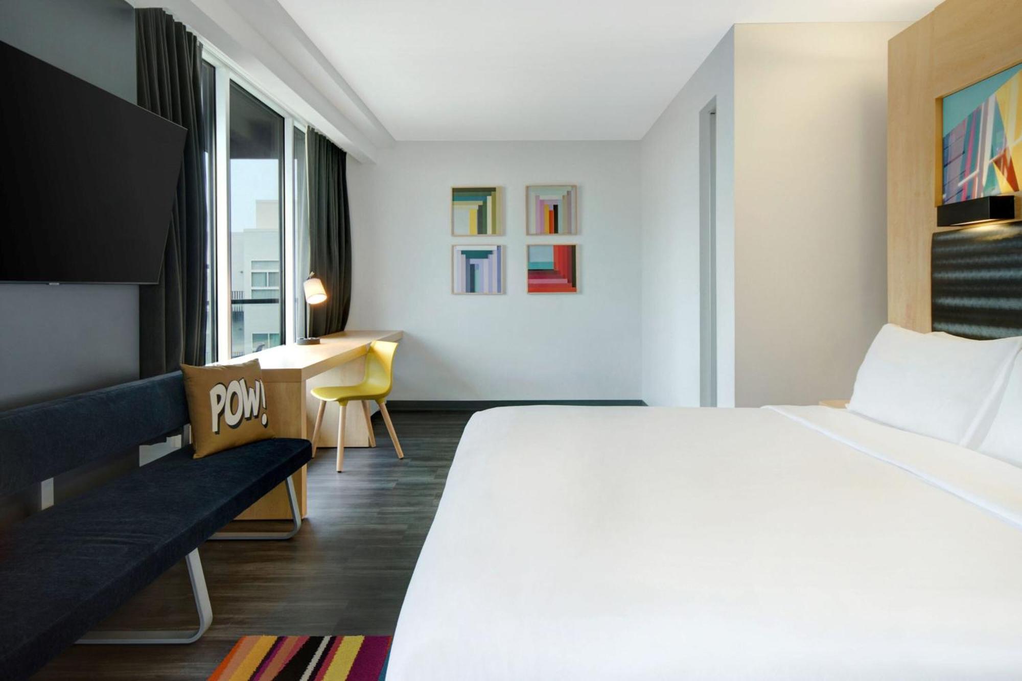 Suite, 1 King, Sofa bed, Corner room, Balcony