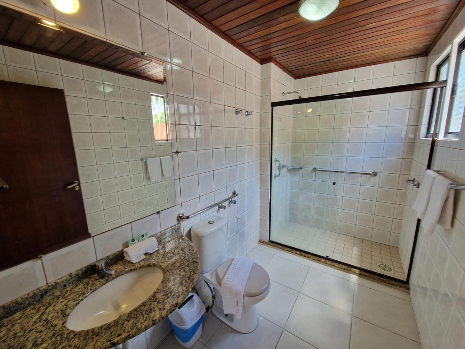 Quarto Triplo Standard com Vista Parcial para o Mar