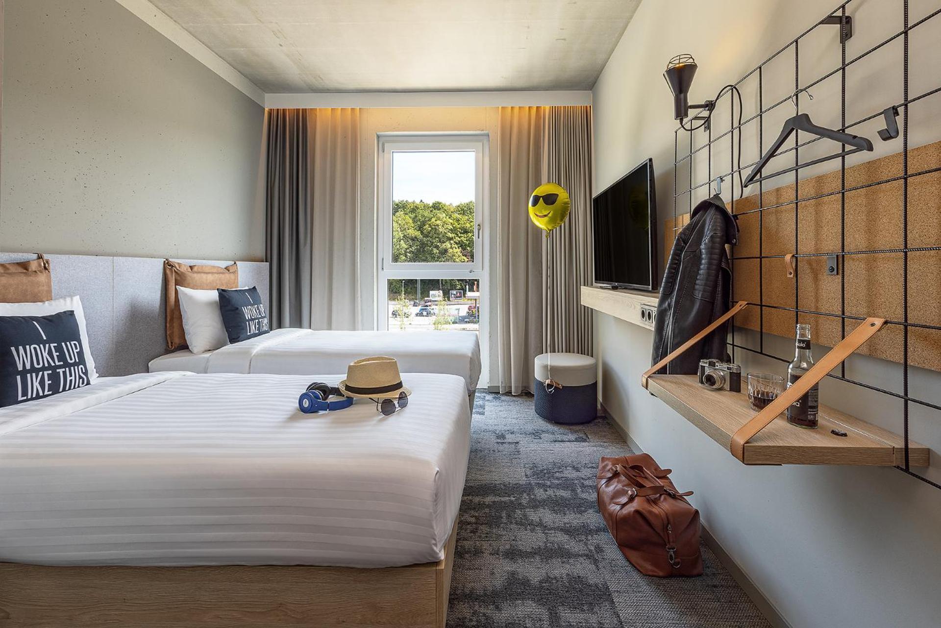 Zweibettzimmer Moxy mit Stadtblick