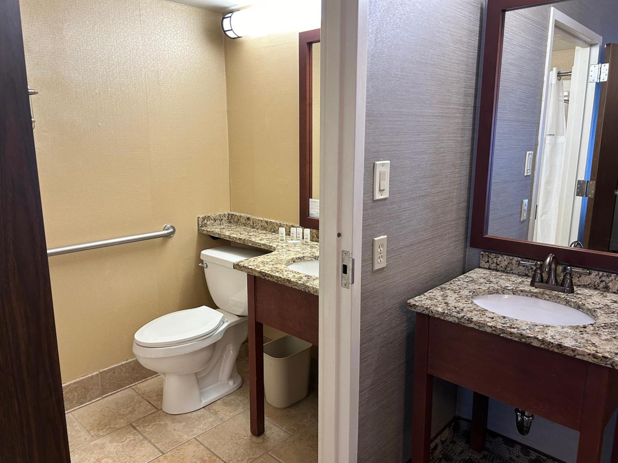One-Bedroom Suite Two Double Beds Non-Smoking,1522965799:JPEG