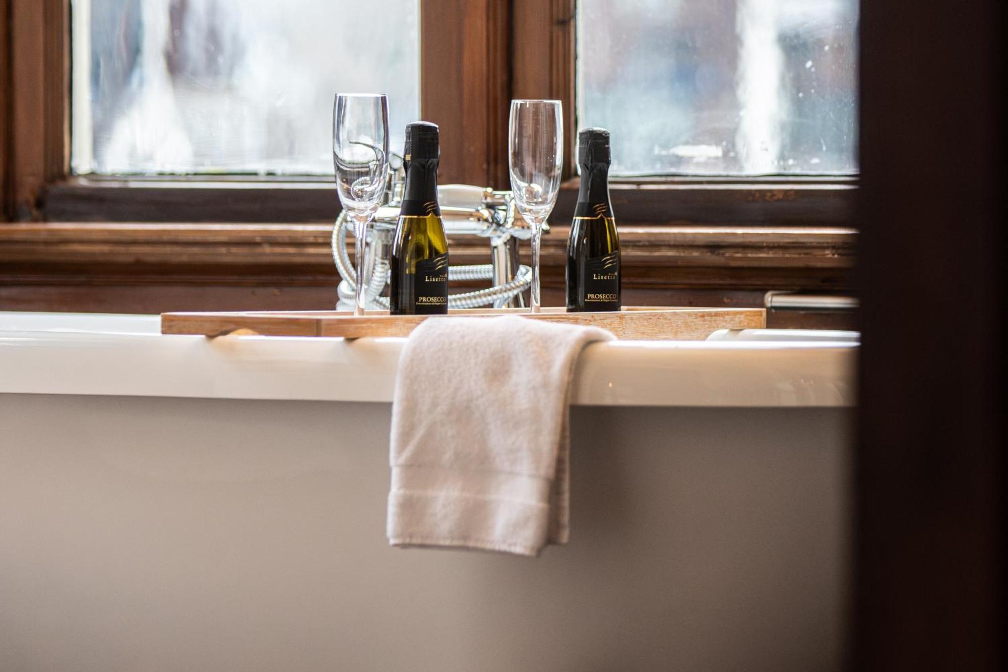 Suite,1756746687:JPEG