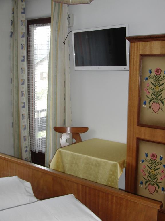 Tweepersoonskamer met Gedeelde Badkamer