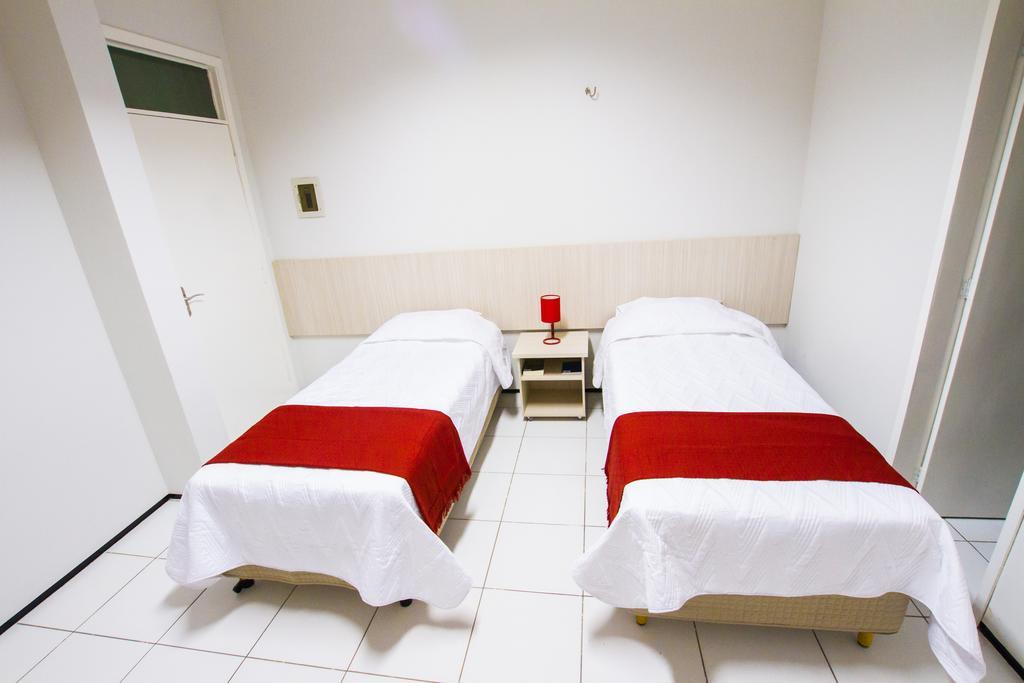 Quarto com 2 Camas de Solteiro