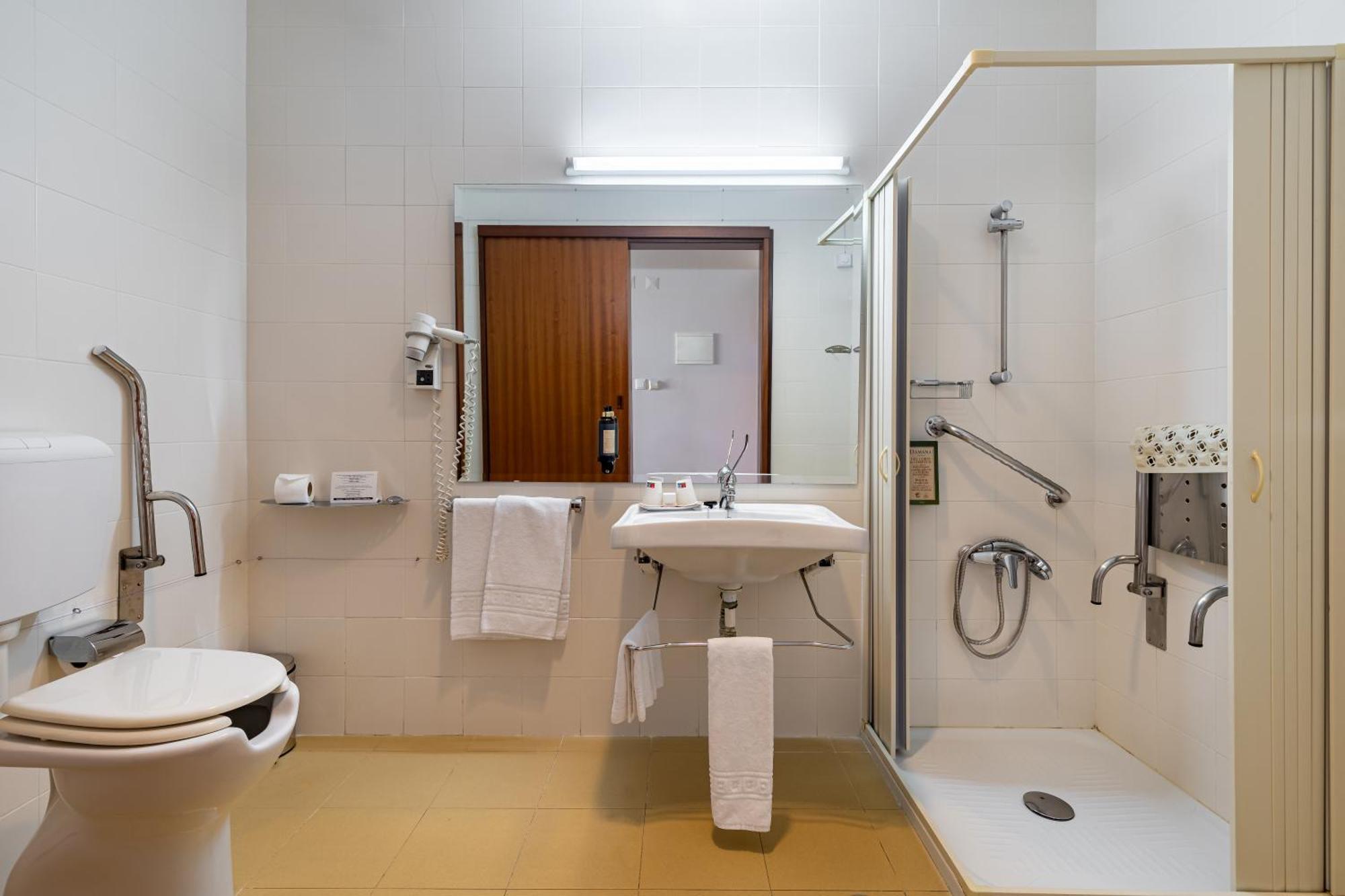 Double or Twin Room - Disability Access,1588035084:JPEG