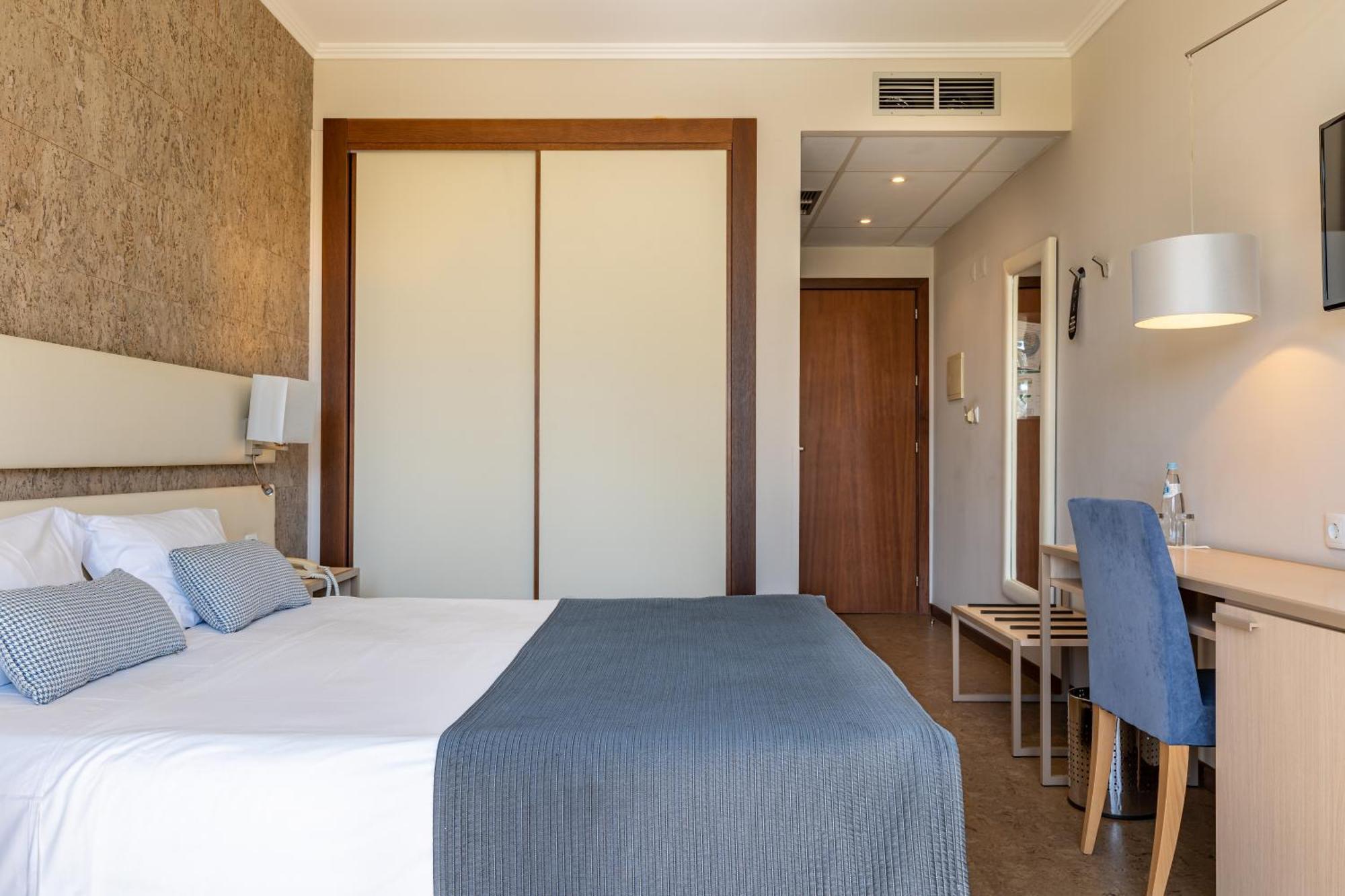 Double Room with Pool View,1588035026:JPEG
