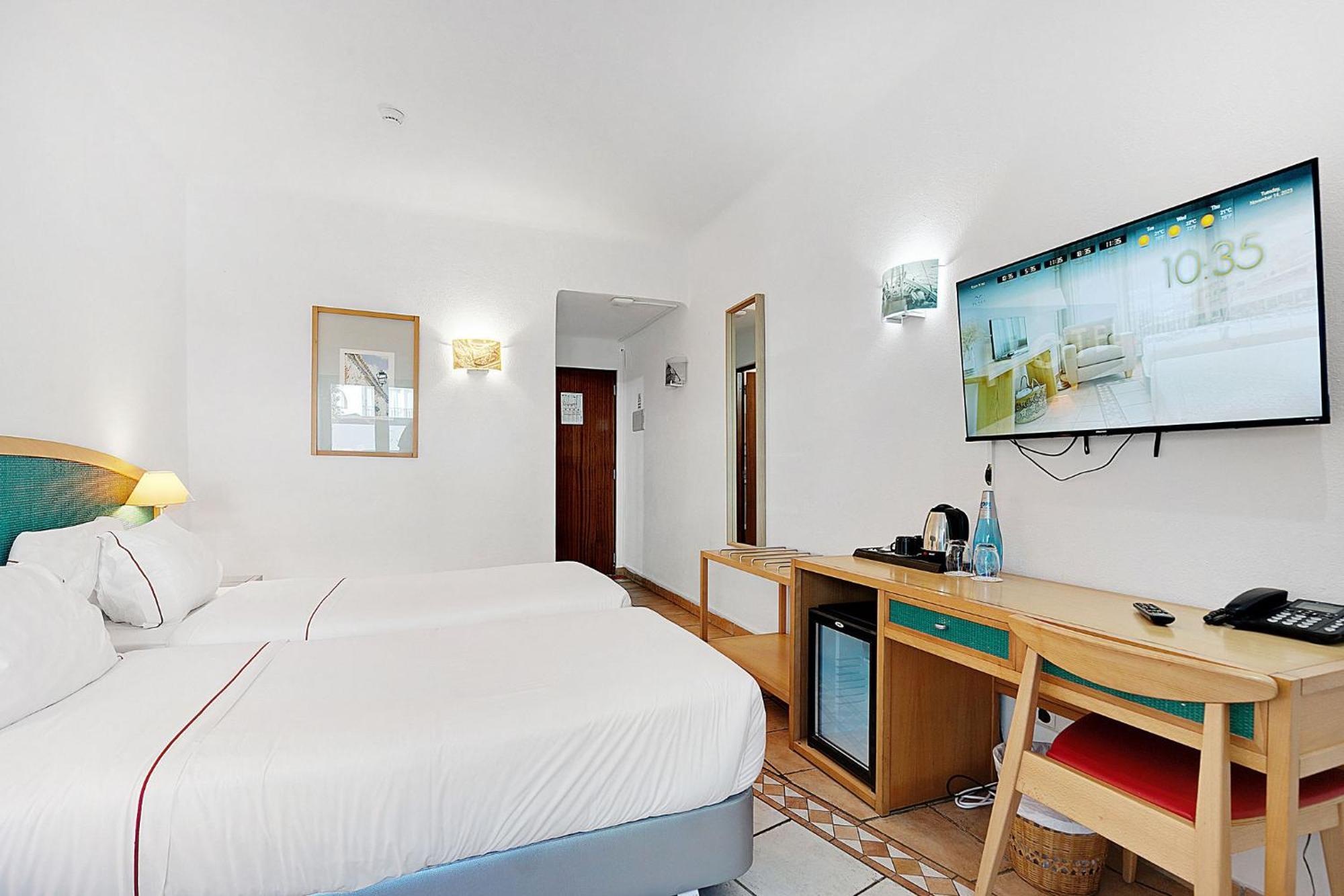 Quarto Duplo ou Twin com Vista Piscina