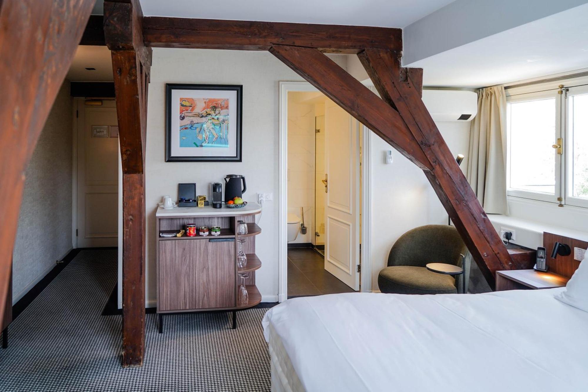 Double Room,1588037216:JPEG
