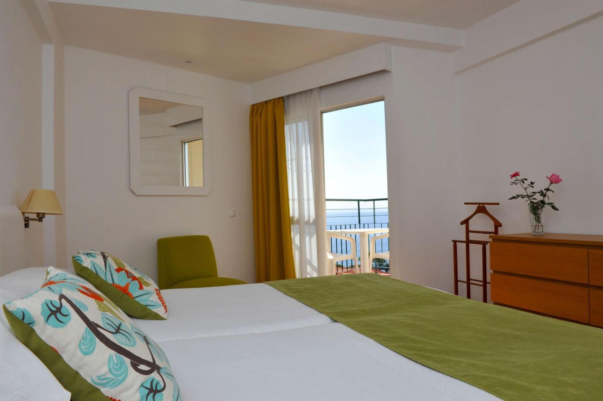 Deluxe One-Bedroom Apartment with Ocean View,1516433923:JPEG