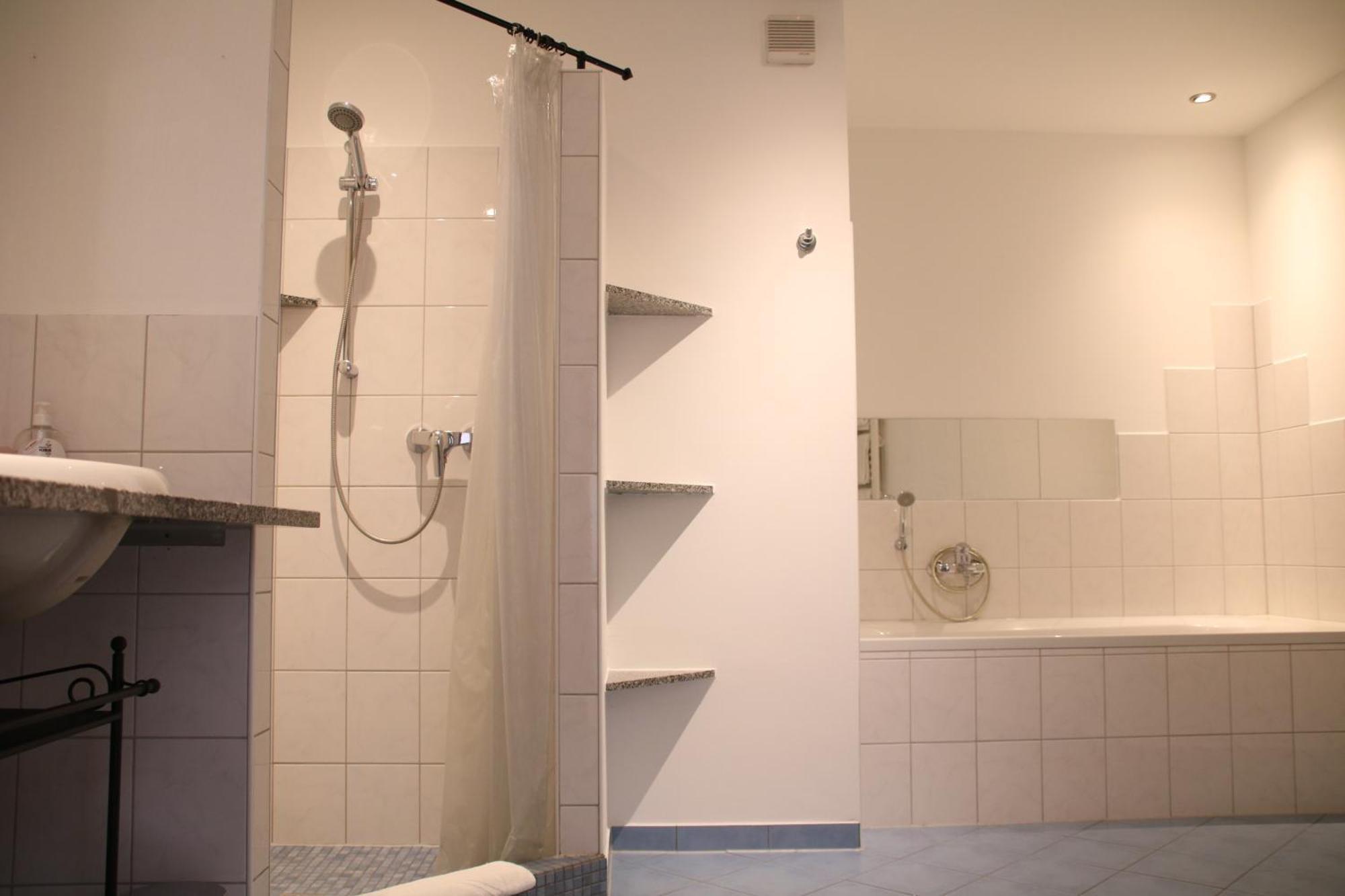 Family Room 2 - Annex,1516441699:JPEG