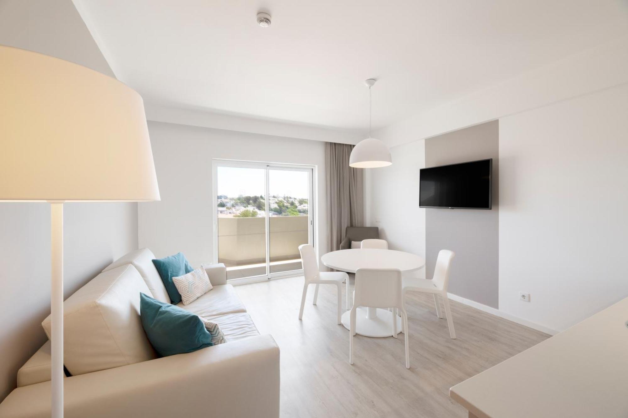 Premium One-Bedroom Apartment,1588041340:JPEG