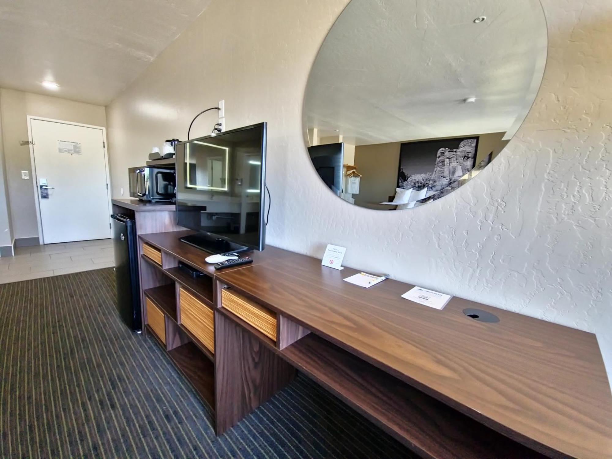 Queen Room - Mobility Access/Non-Smoking