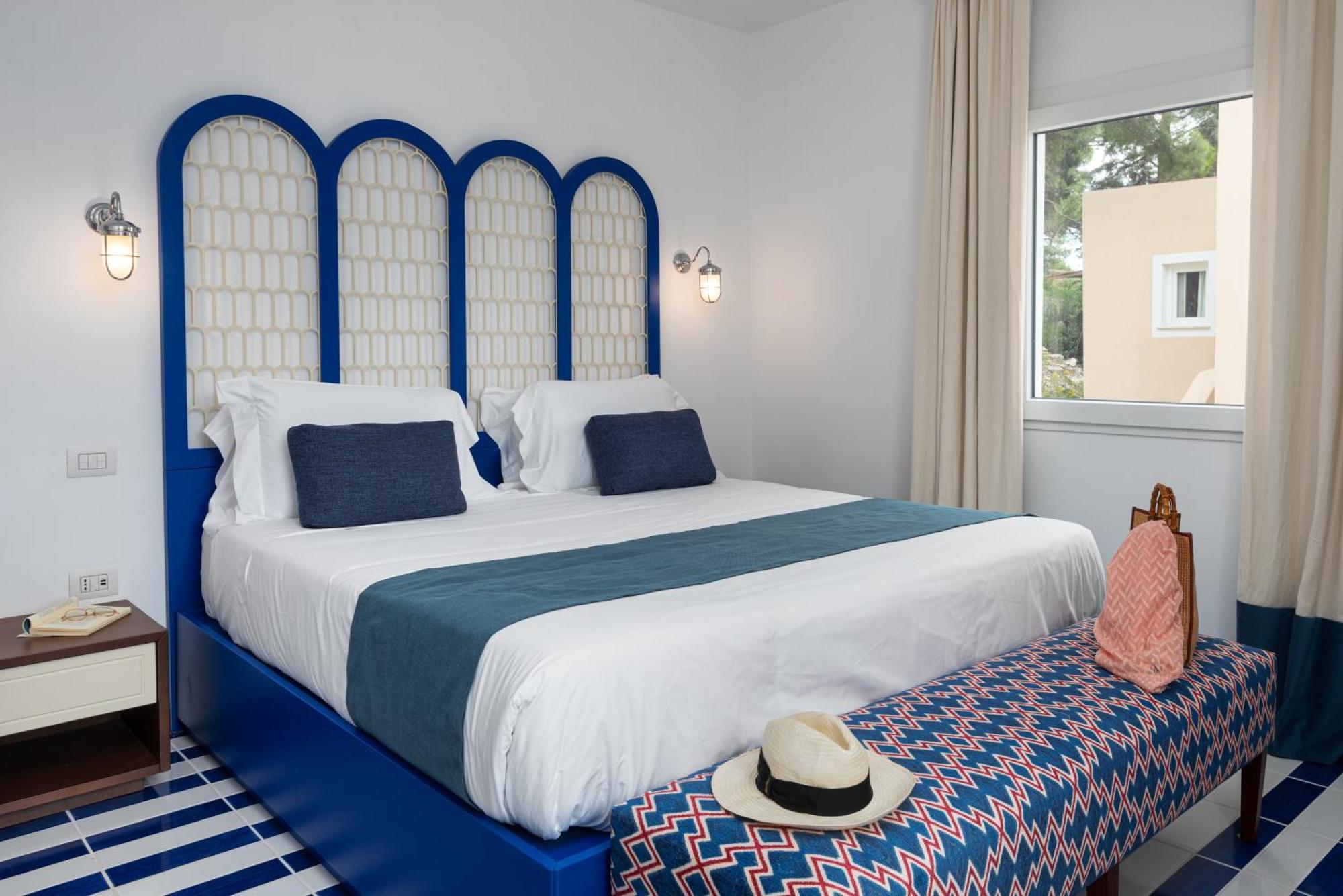 Premium Double Room with Spa Bath,Terrace and Sea View,1556365705:JPEG