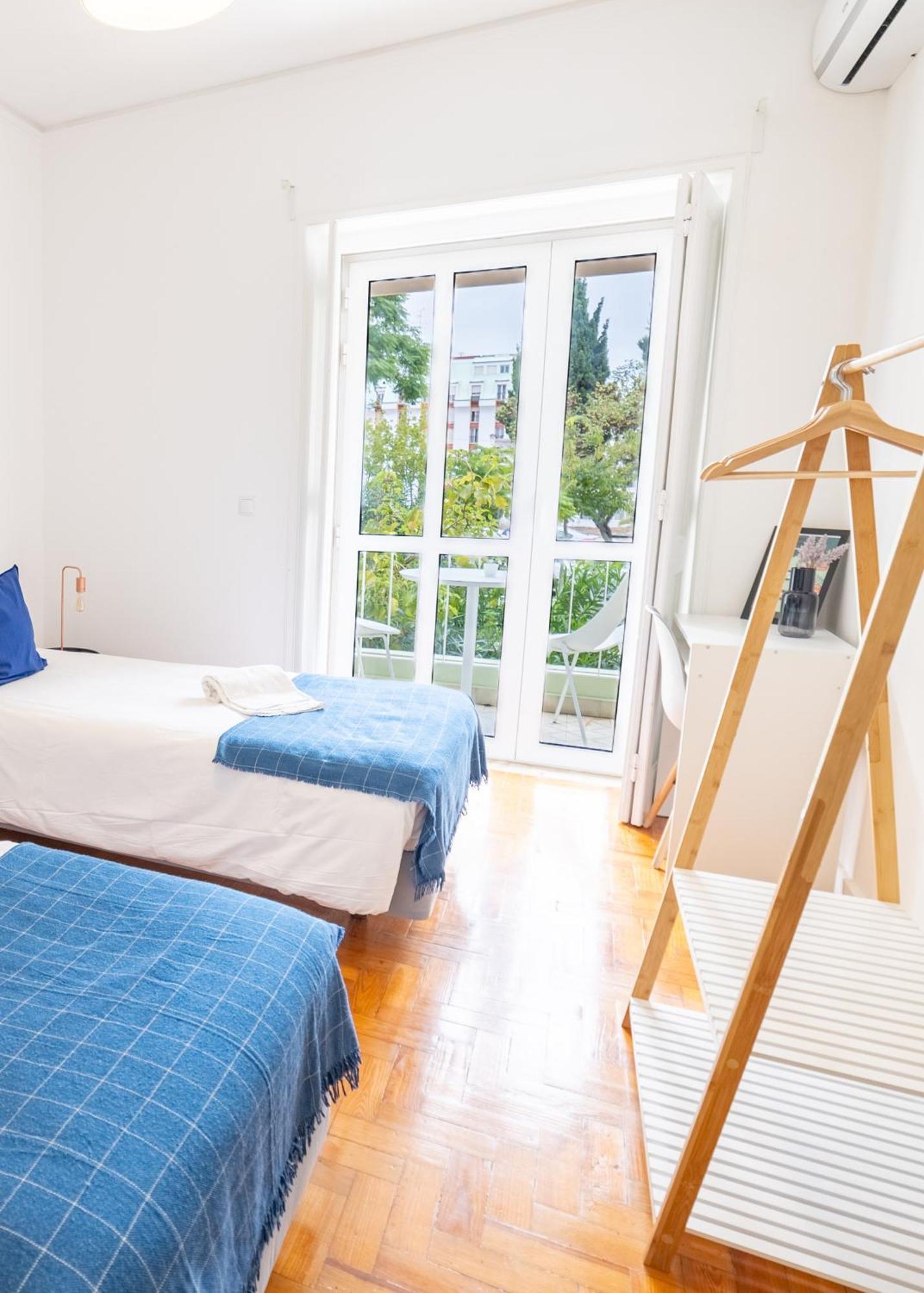 Quarto Twin com Casa de Banho Partilhada